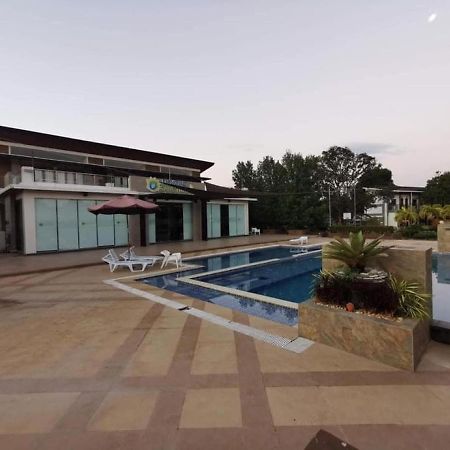 Floating Sanctuary Resort Powered By Cocotel Bulacan Exteriér fotografie