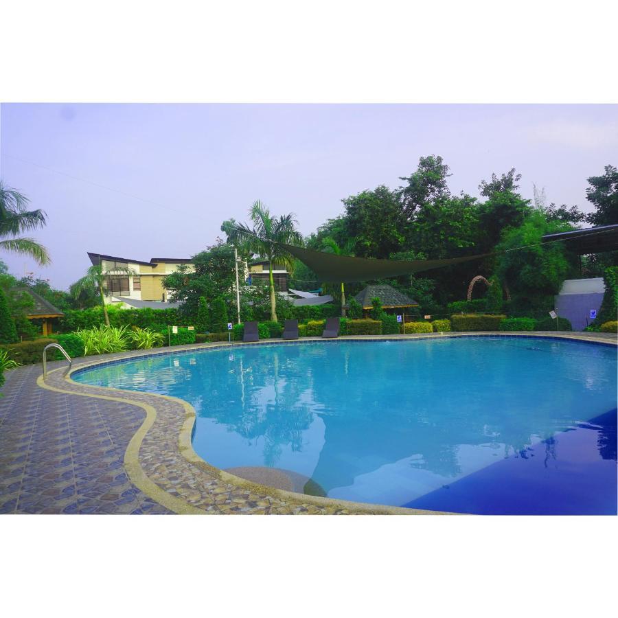 Floating Sanctuary Resort Powered By Cocotel Bulacan Exteriér fotografie