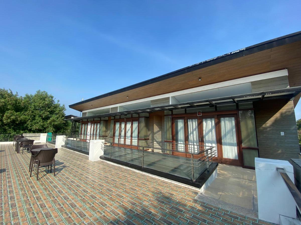 Floating Sanctuary Resort Powered By Cocotel Bulacan Exteriér fotografie
